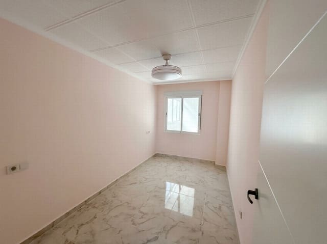 3 quarto Apartamento para venda em Parque de las Naciones, Torrevieja - 249 900 € (Ref: 10050954)