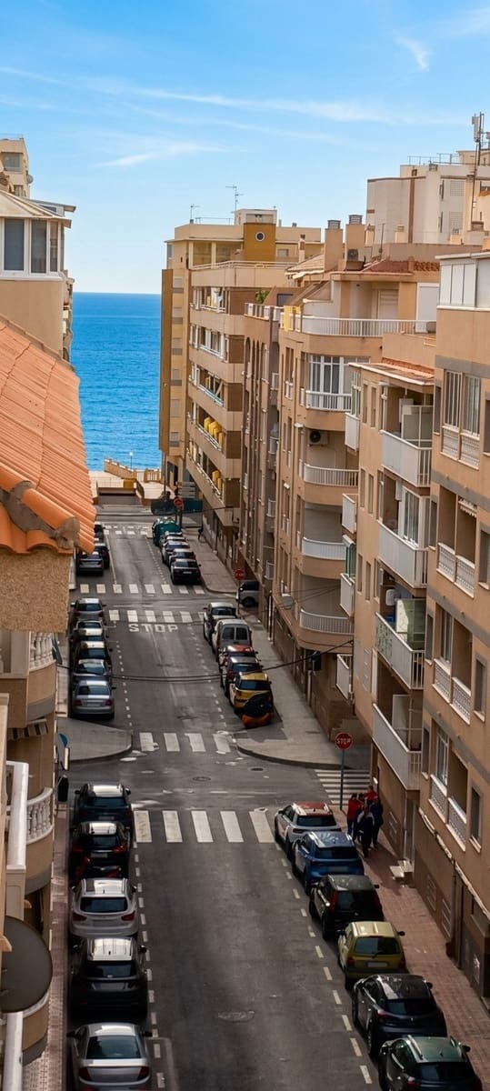 2 bedroom Apartment for sale in Torrevieja with pool - € 157,000 (Ref: 10050955)