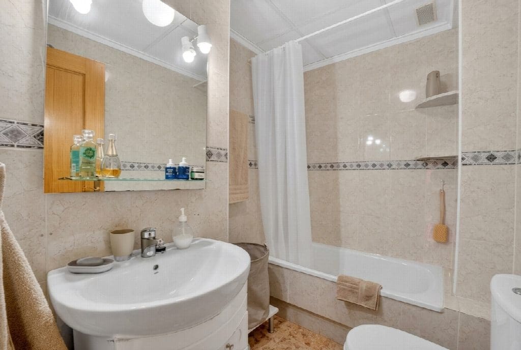 3 soveværelse Lejlighed til salg i Torrevieja med swimmingpool - € 159.000 (Ref: 10050957)
