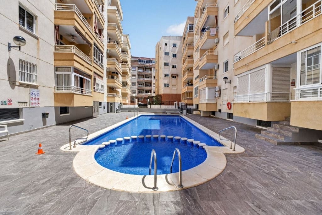 3 soveværelse Lejlighed til salg i Torrevieja med swimmingpool - € 159.000 (Ref: 10050957)