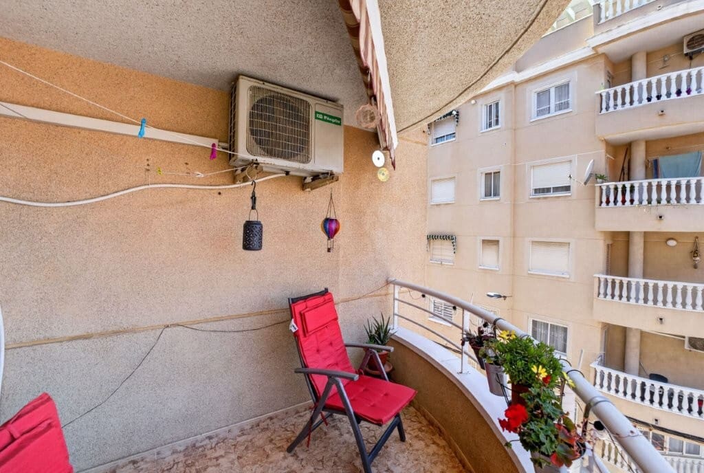 3 soveværelse Lejlighed til salg i Torrevieja med swimmingpool - € 159.000 (Ref: 10050957)