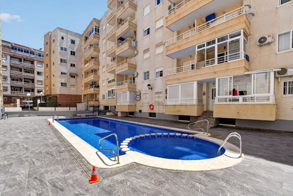 3 soveværelse Lejlighed til salg i Torrevieja med swimmingpool - € 159.000 (Ref: 10050957)