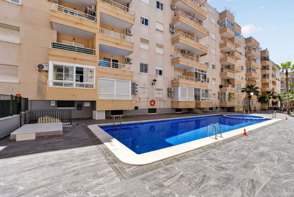 3 soveværelse Lejlighed til salg i Torrevieja med swimmingpool - € 159.000 (Ref: 10050957)