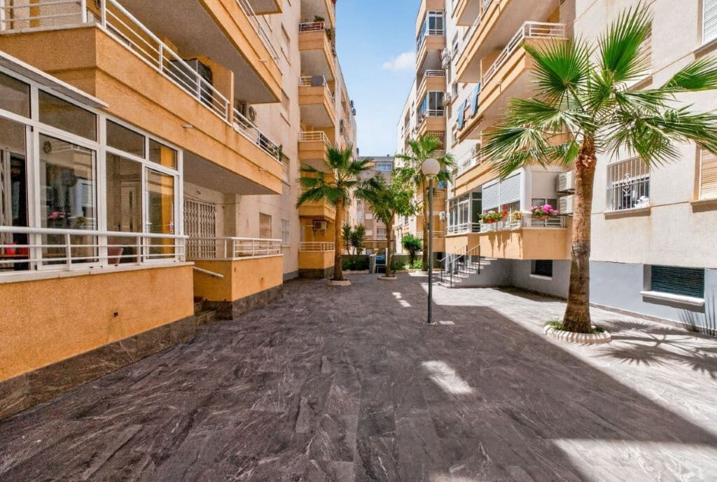 3 soveværelse Lejlighed til salg i Torrevieja med swimmingpool - € 159.000 (Ref: 10050957)