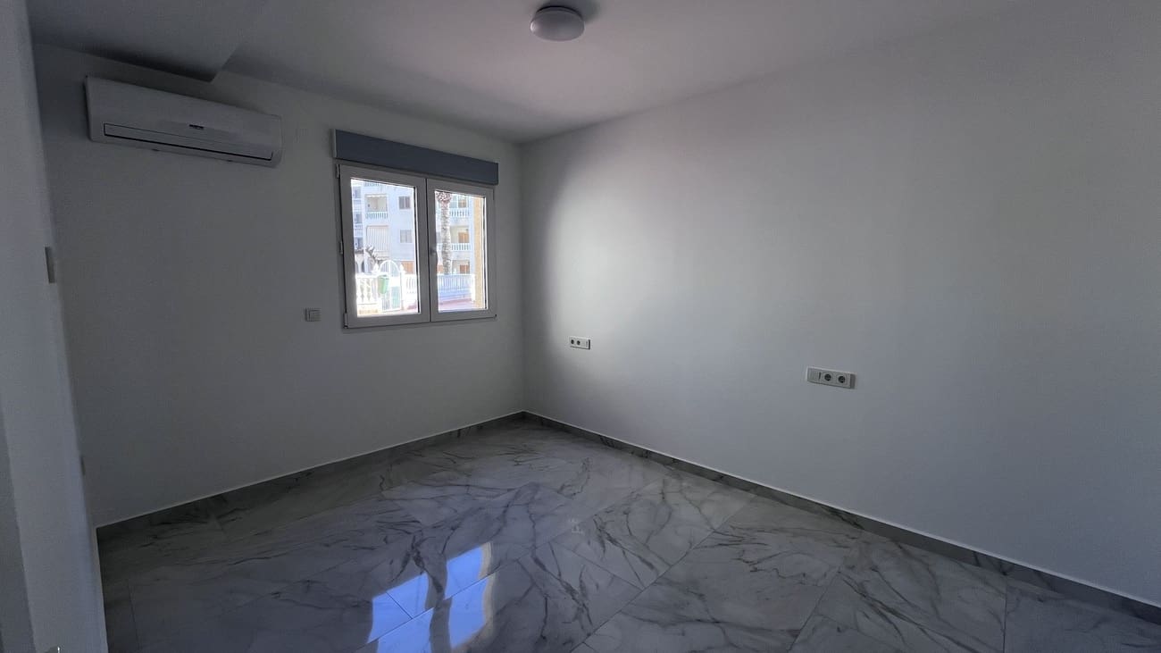 2 chambre Bungalow à vendre à Torrevieja avec piscine garage - 250 000 € (Ref: 10050968)