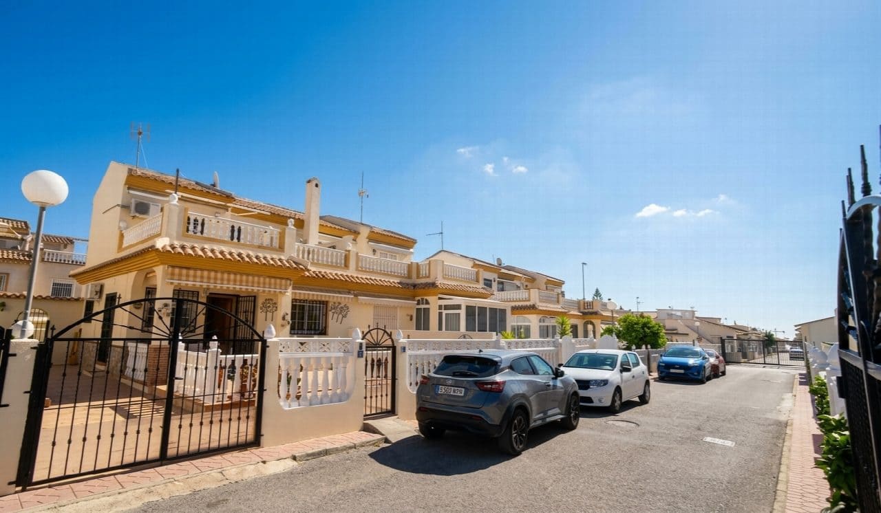 3 bedroom Townhouse for sale in Orihuela with pool - € 295,000 (Ref: 10050995)