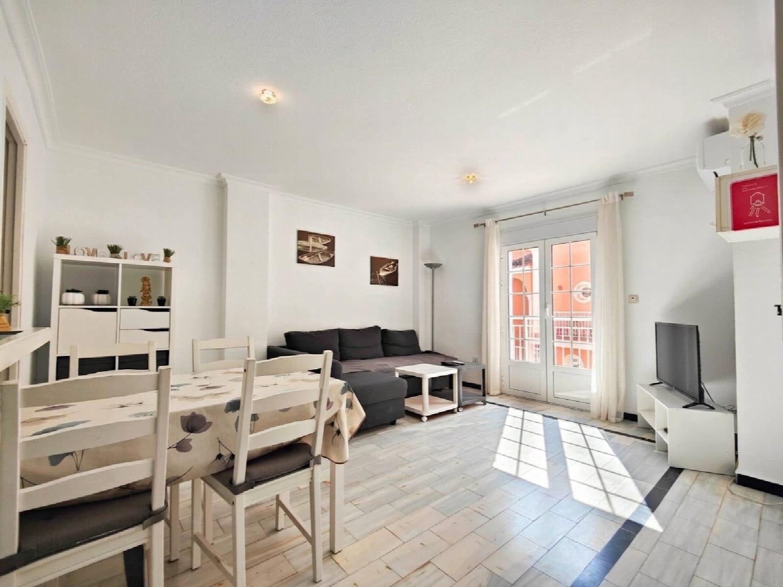 2 slaapkamer Appartement te koop in Torrevieja met zwembad - € 215.000 (Ref: 10050999)