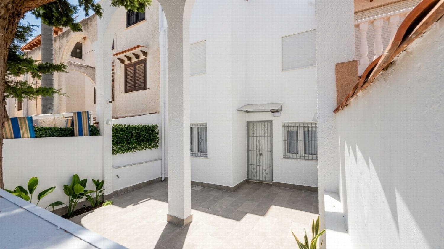Casa de 3 habitaciones en Torrevieja en venta - 259.900 € (Ref: 10051007)