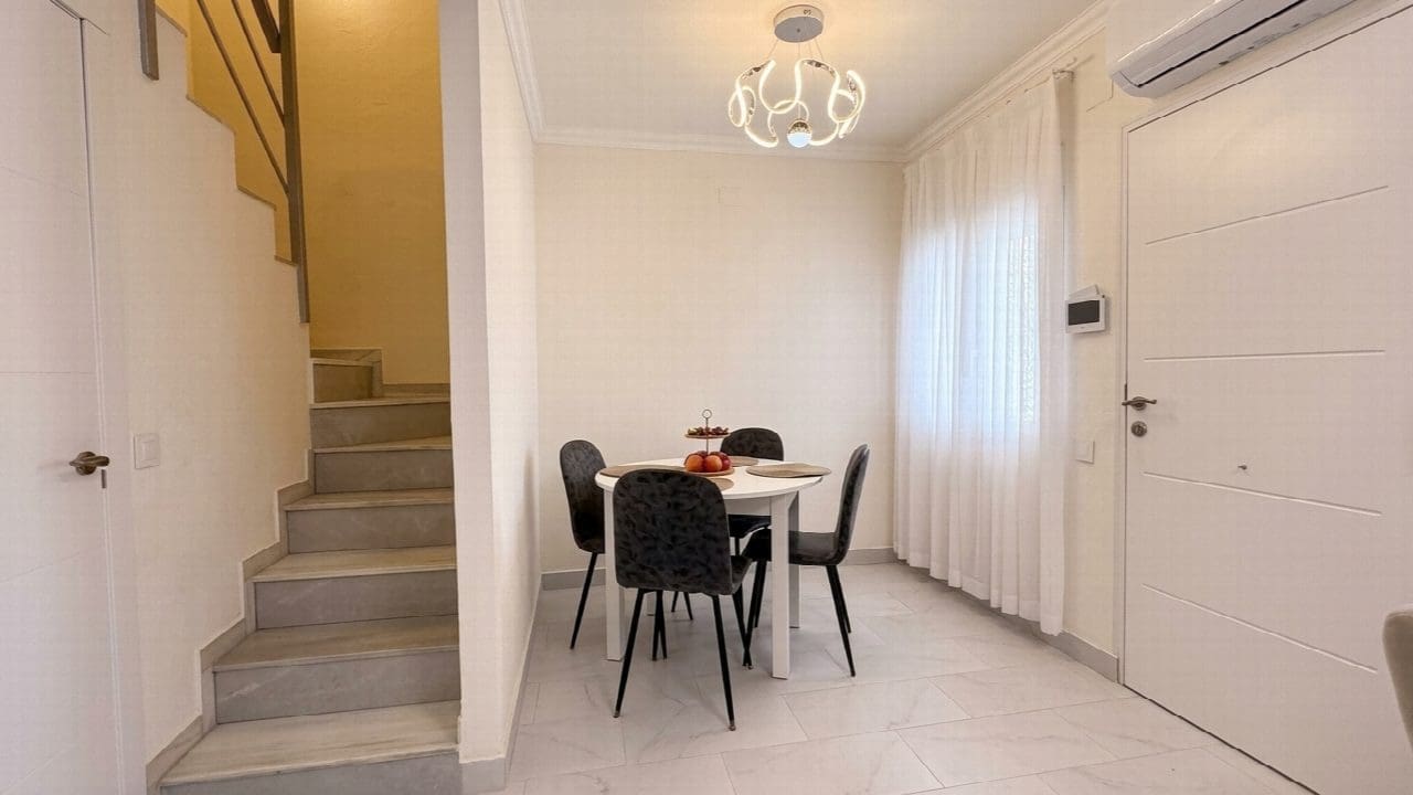 Casa de 3 habitaciones en Torrevieja en venta - 259.900 € (Ref: 10051007)