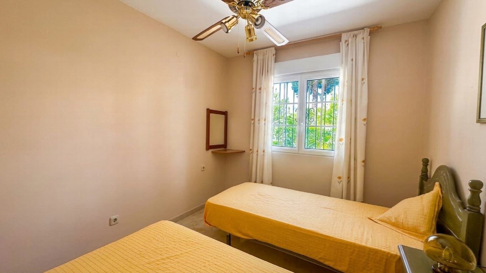 2 bedroom Townhouse for sale in Orihuela with pool - € 215,000 (Ref: 10051024)