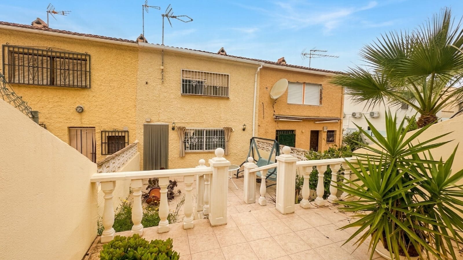 2 bedroom Townhouse for sale in Torrevieja with garage - € 170,000 (Ref: 10051025)