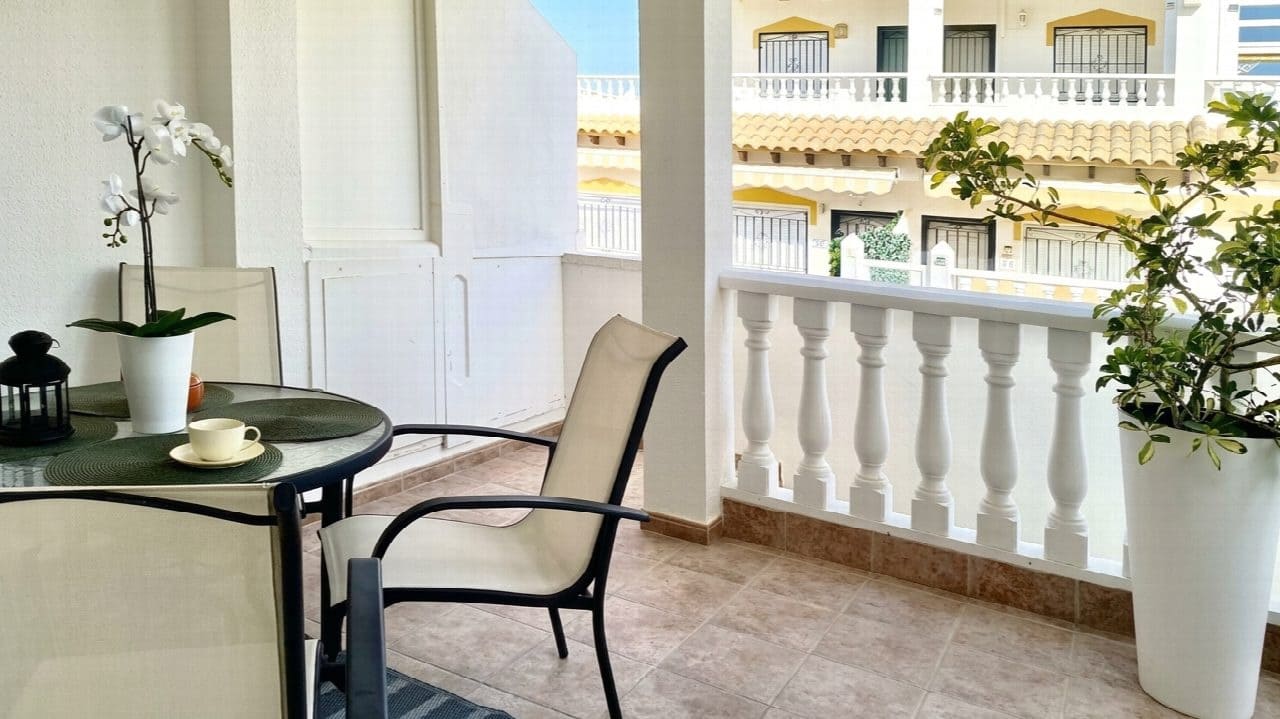 3 makuuhuone Omakotitalo myytävänä paikassa Torrevieja mukana 
autotalli - 277 900 € (Ref: 10051031)