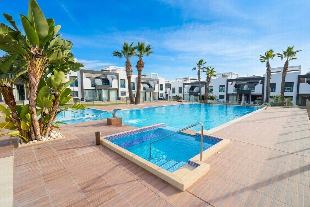 2 sovrum Bungalow till salu i Orihuela med pool garage - 270 000 € (Ref: 10051032)