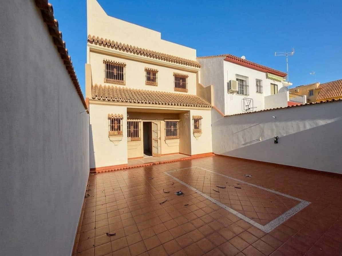 Chalet de 5 habitaciones en Fuengirola en venta con garaje - 530.000 € (Ref: 10051120)