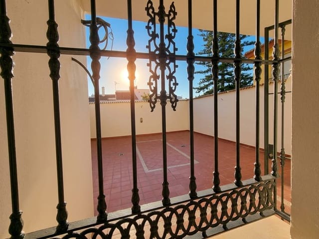 Chalet de 5 habitaciones en Los Boliches , Fuengirola en venta con garaje - 530.000 € (Ref: 10051120)