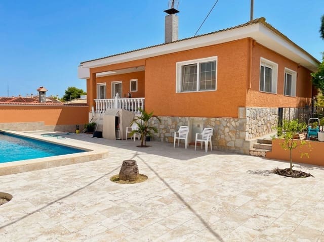 Chalet de 4 habitaciones en Benijófar en venta con piscina garaje - 416.000 € (Ref: 10051128)