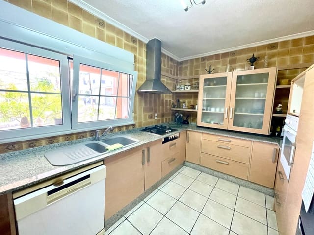 Chalet de 4 habitaciones en Benijófar en venta con piscina garaje - 416.000 € (Ref: 10051128)