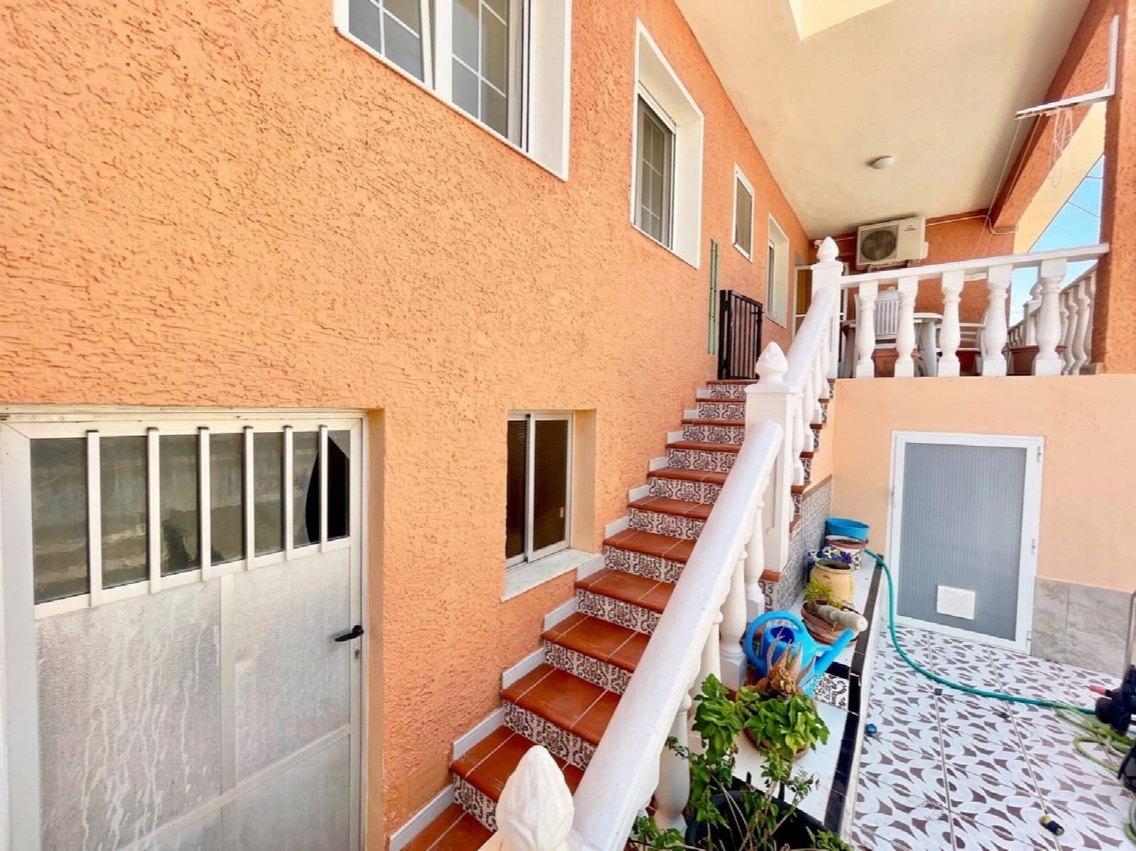 Chalet de 4 habitaciones en Benijófar en venta con piscina garaje - 416.000 € (Ref: 10051128)