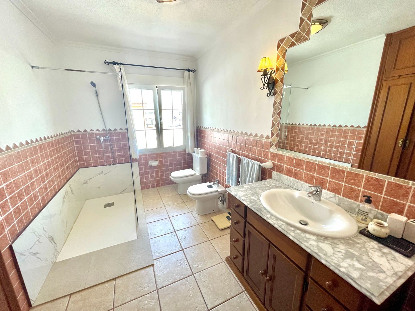 Chalet de 4 habitaciones en Benijófar en venta con piscina garaje - 416.000 € (Ref: 10051128)