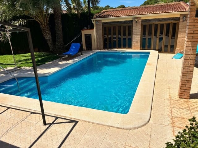 4 bedroom Villa for sale in Los Balcones - Los Altos, Torrevieja with pool garage - € 490,000 (Ref: 10051129)