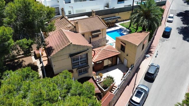 4 bedroom Villa for sale in Los Balcones - Los Altos, Torrevieja with pool garage - € 490,000 (Ref: 10051129)