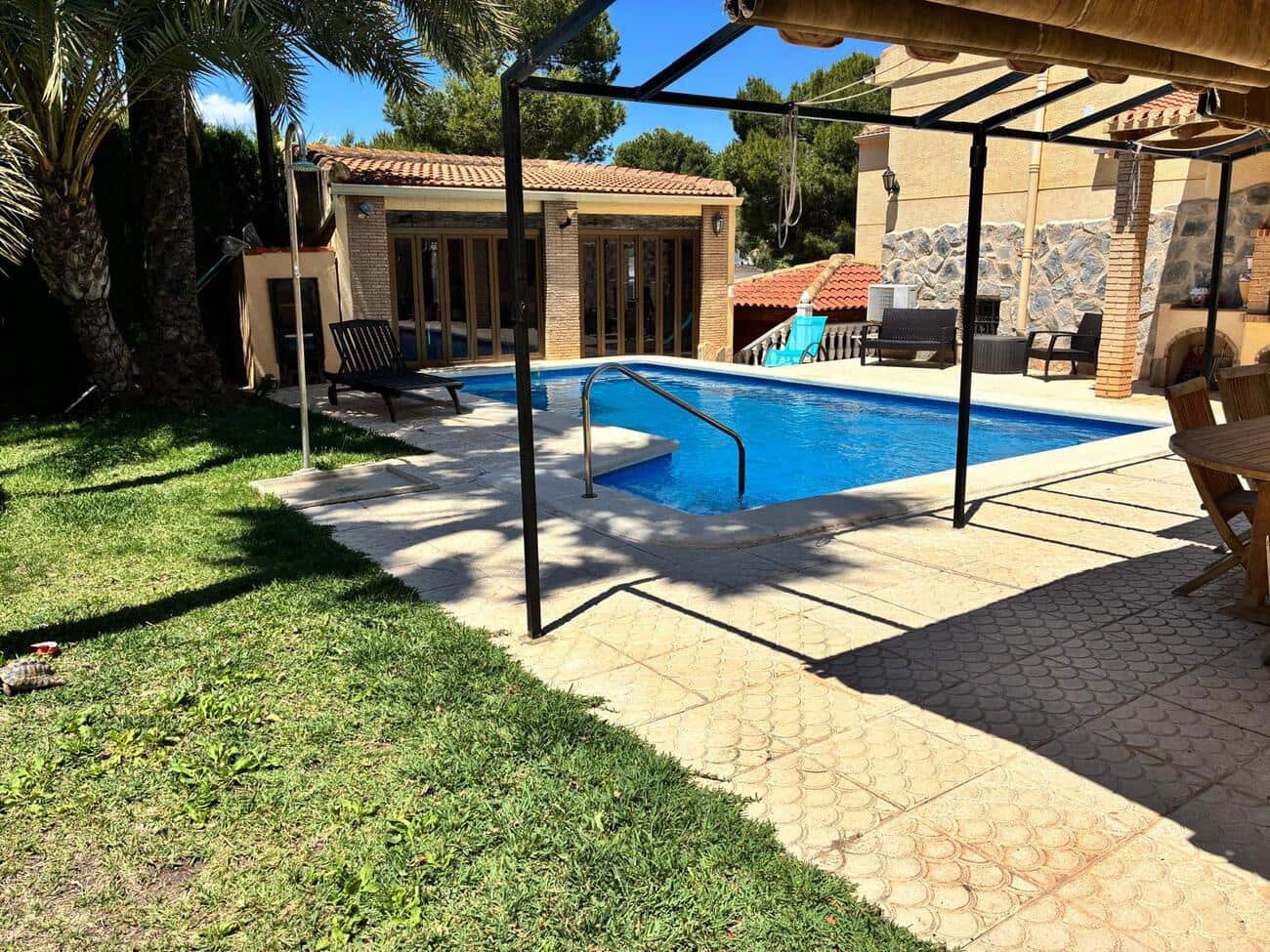 4 slaapkamer Villa te koop in Torrevieja met zwembad garage - € 490.000 (Ref: 10051129)