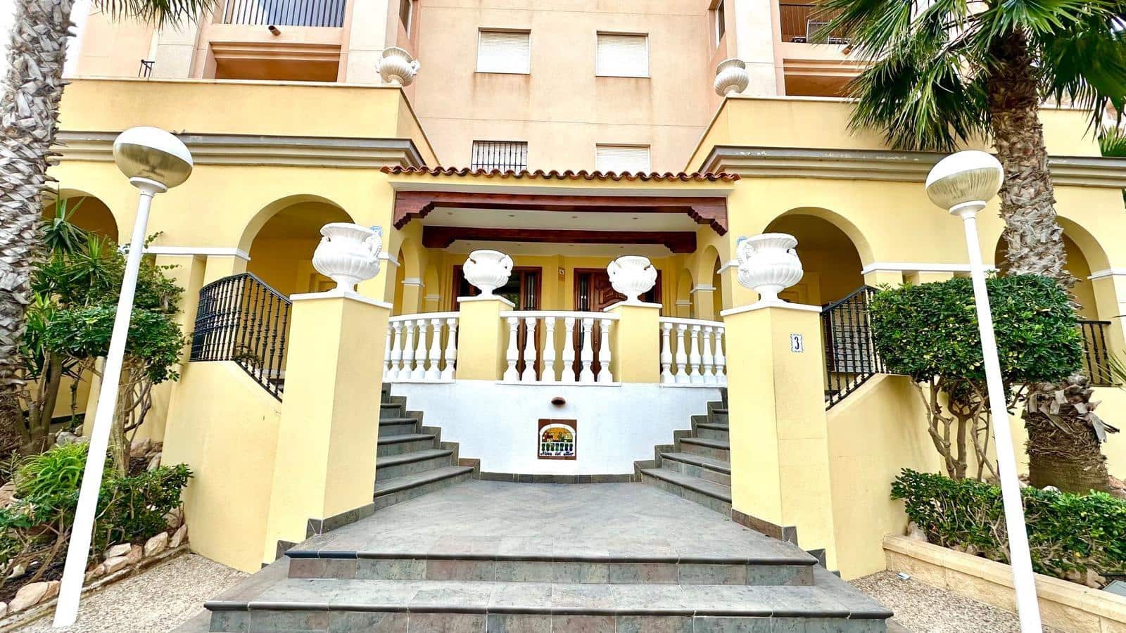 3 makuuhuone Ranta-asunto myytävänä paikassa Torrevieja mukana uima-altaan - 369 900 € (Ref: 10051147)