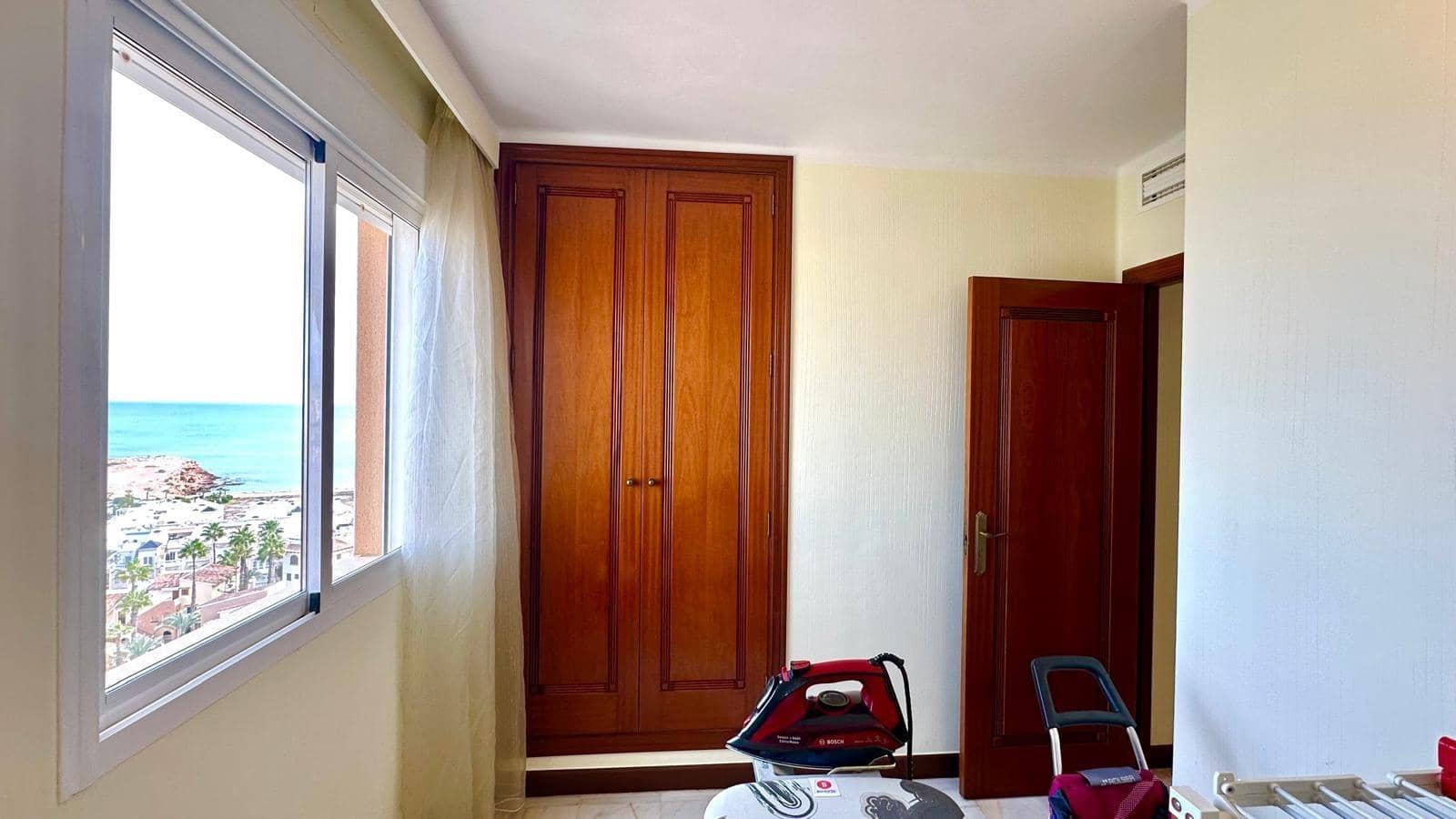 3 makuuhuone Ranta-asunto myytävänä paikassa Torrevieja mukana uima-altaan - 369 900 € (Ref: 10051147)