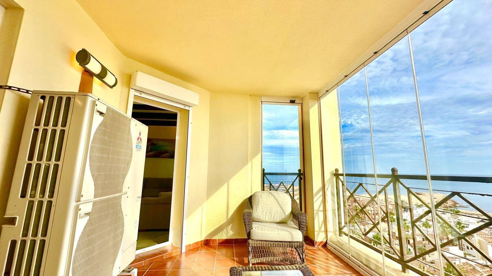 3 makuuhuone Ranta-asunto myytävänä paikassa Torrevieja mukana uima-altaan - 369 900 € (Ref: 10051147)