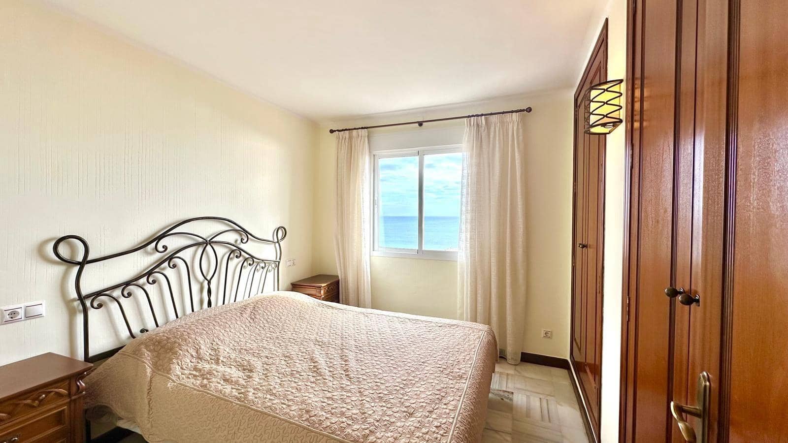 3 makuuhuone Ranta-asunto myytävänä paikassa Torrevieja mukana uima-altaan - 369 900 € (Ref: 10051147)