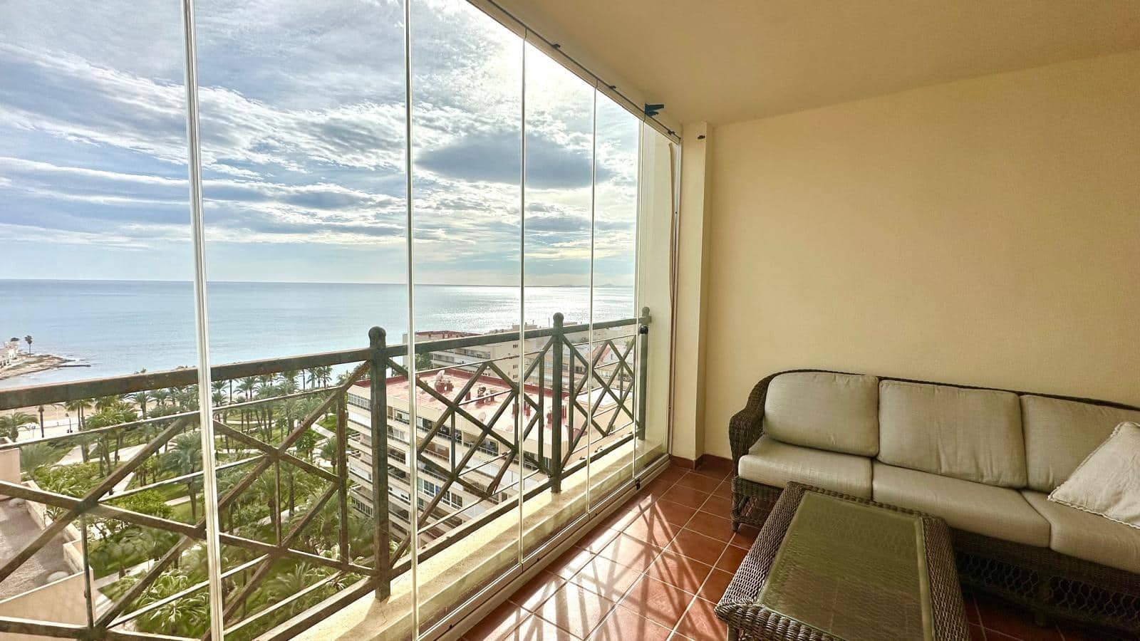 3 makuuhuone Ranta-asunto myytävänä paikassa Torrevieja mukana uima-altaan - 369 900 € (Ref: 10051147)