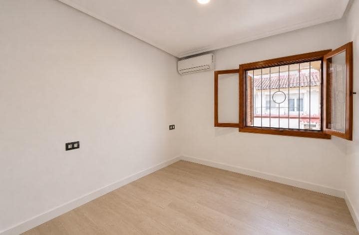 2 bedroom Beach Apartment for sale in Torrevieja - € 159,900 (Ref: 10051151)