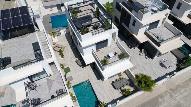 Chalet de 3 habitaciones en Benijófar en venta con piscina garaje - 469.000 € (Ref: 10051158)