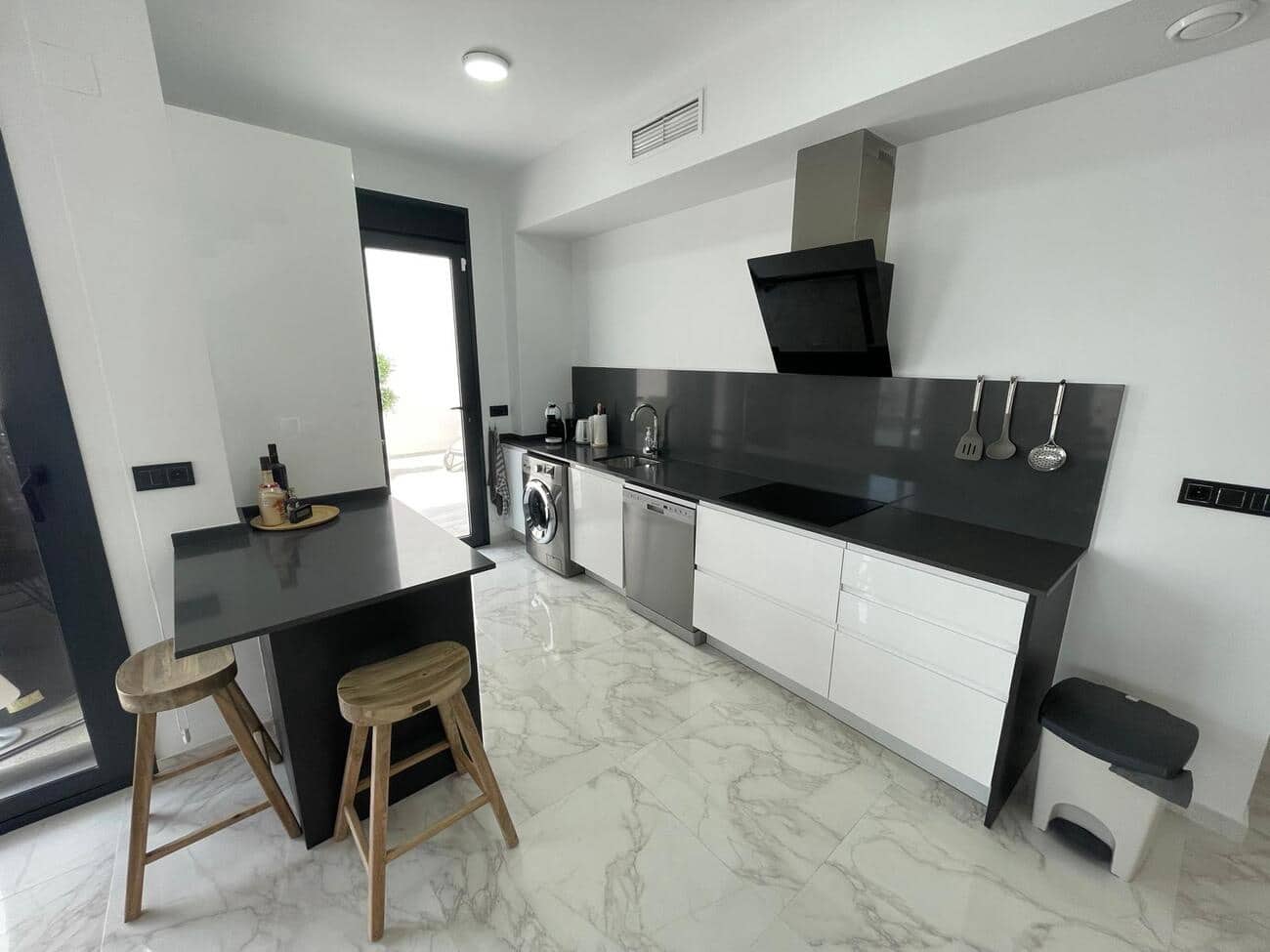 Chalet de 3 habitaciones en Benijófar en venta con piscina garaje - 469.000 € (Ref: 10051158)
