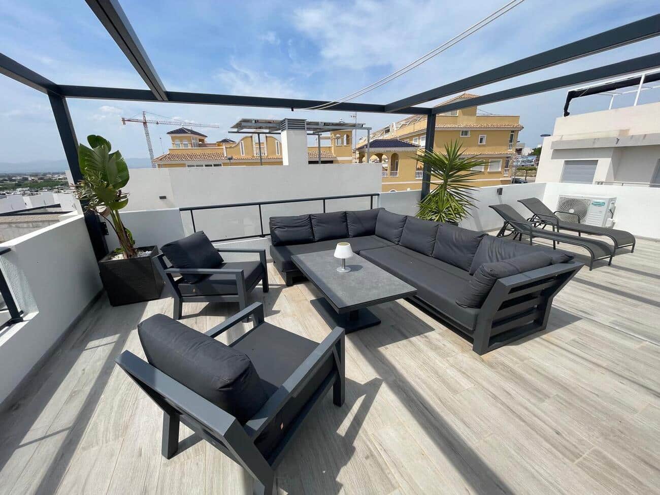 Chalet de 3 habitaciones en Benijófar en venta con piscina garaje - 469.000 € (Ref: 10051158)