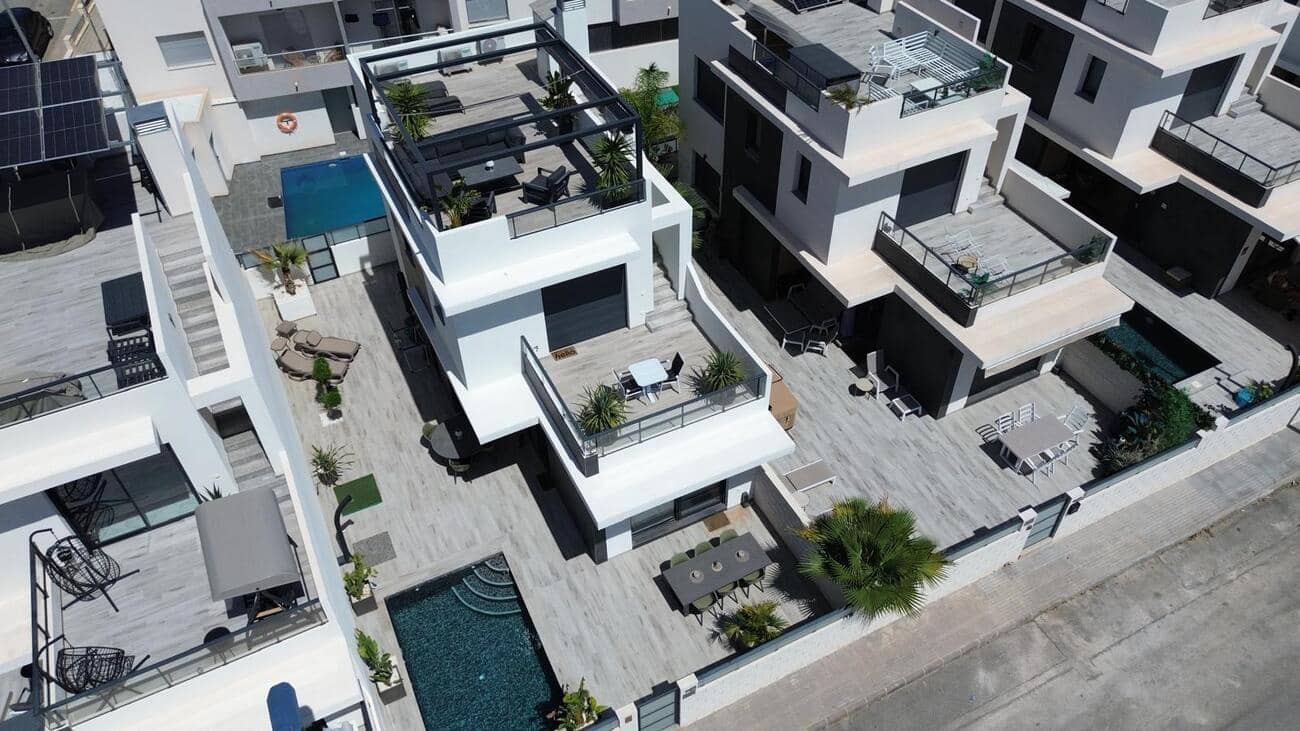 Chalet de 3 habitaciones en Benijófar en venta con piscina garaje - 469.000 € (Ref: 10051158)