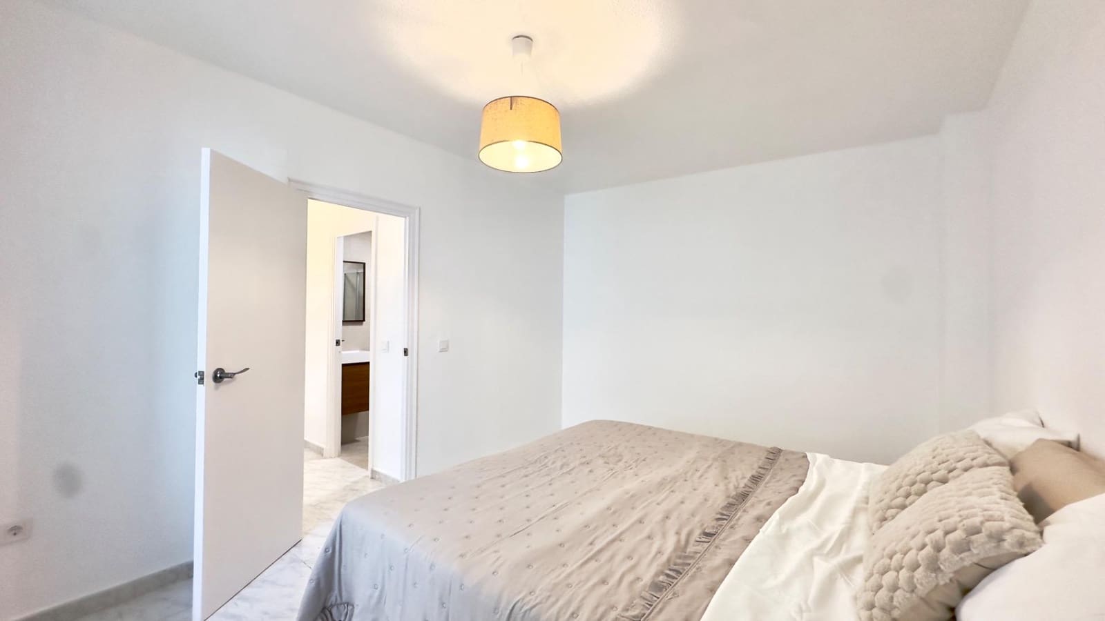 3 quarto Apartamento de Praia para venda em Torrevieja - 179 000 € (Ref: 10051160)