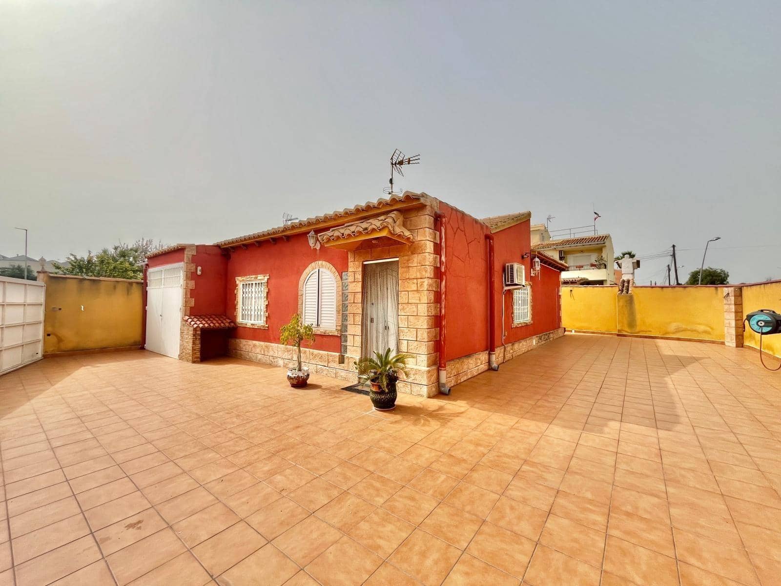 2 sypialnia Willa na sprzedaż w Torrevieja z basenem - 250 000 € (Ref: 10051161)