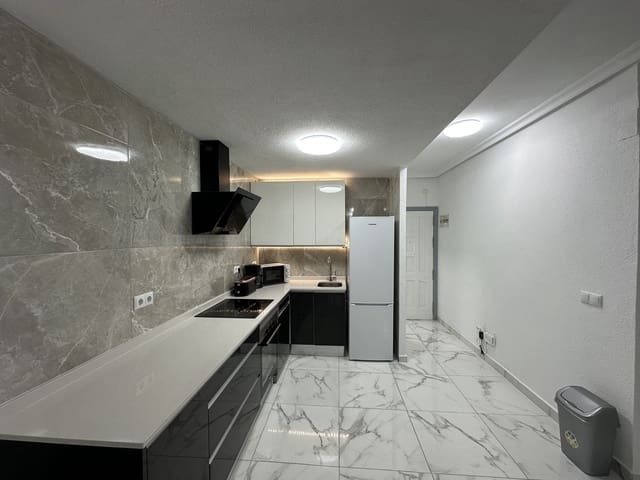 2 slaapkamer Strandappartement te koop in El Molino, Torrevieja met garage - € 184.950 (Ref: 10051162)