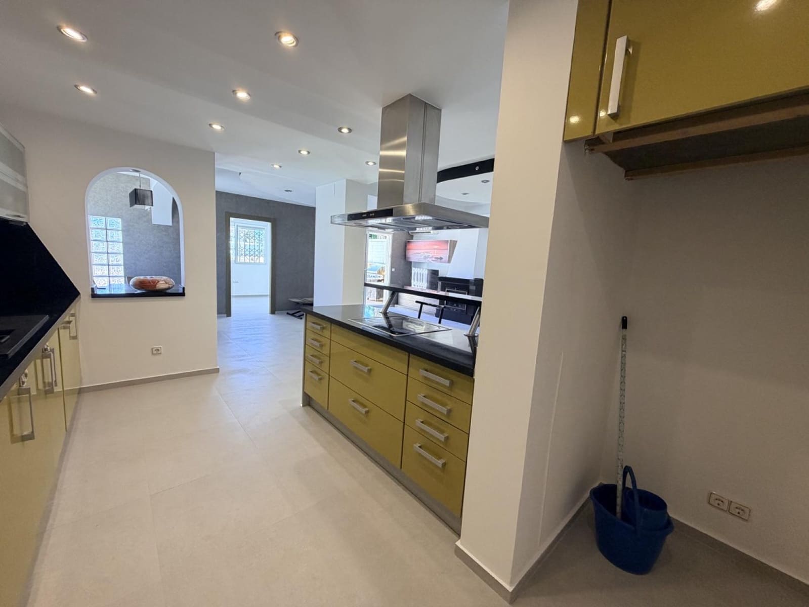 Pareado de 5 habitaciones en Torrevieja en venta con piscina - 599.000 € (Ref: 10051166)