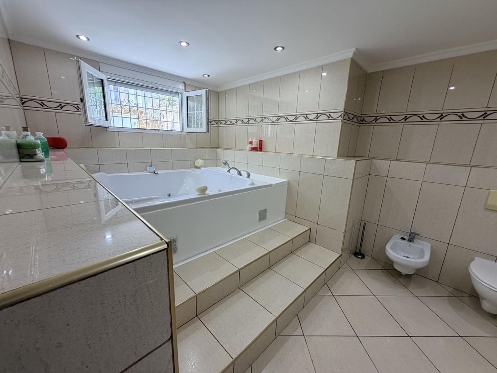 Pareado de 5 habitaciones en Torrevieja en venta con piscina - 599.000 € (Ref: 10051166)