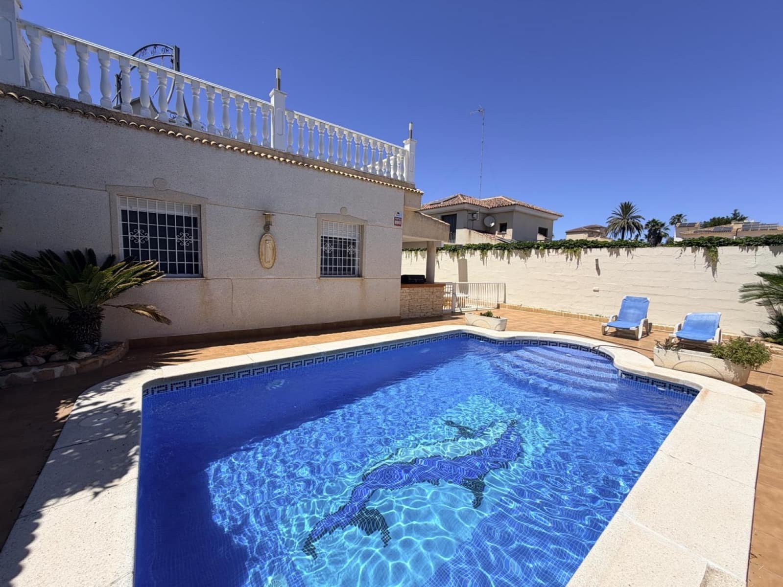 Pareado de 5 habitaciones en Torrevieja en venta con piscina - 599.000 € (Ref: 10051166)