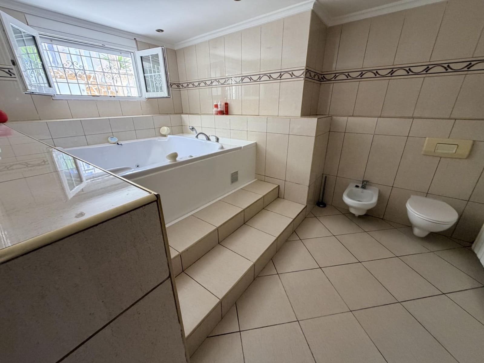 Pareado de 5 habitaciones en Torrevieja en venta con piscina - 599.000 € (Ref: 10051166)