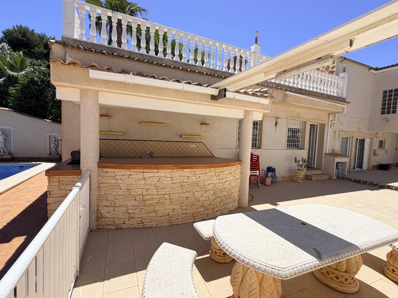 Pareado de 5 habitaciones en Torrevieja en venta con piscina - 599.000 € (Ref: 10051166)
