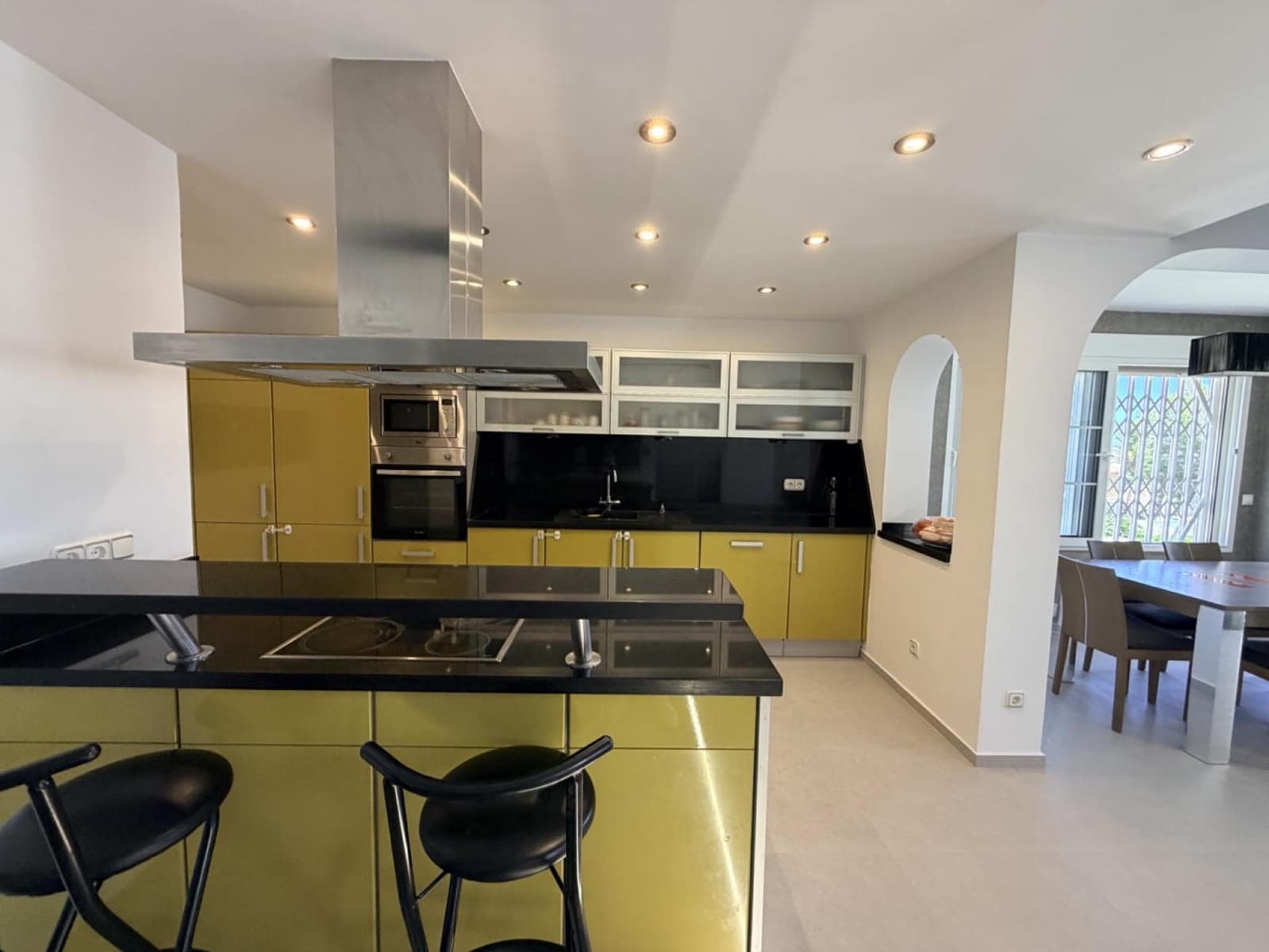 Pareado de 5 habitaciones en Torrevieja en venta con piscina - 599.000 € (Ref: 10051166)