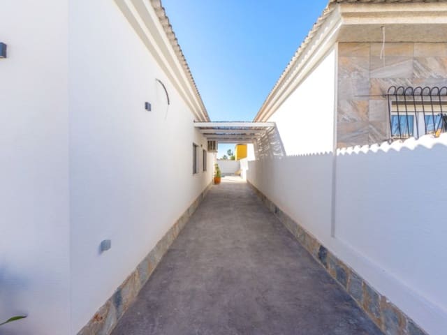 3 quarto Moradia para venda em El Chaparral, Torrevieja com piscina - 459 000 € (Ref: 10051180)
