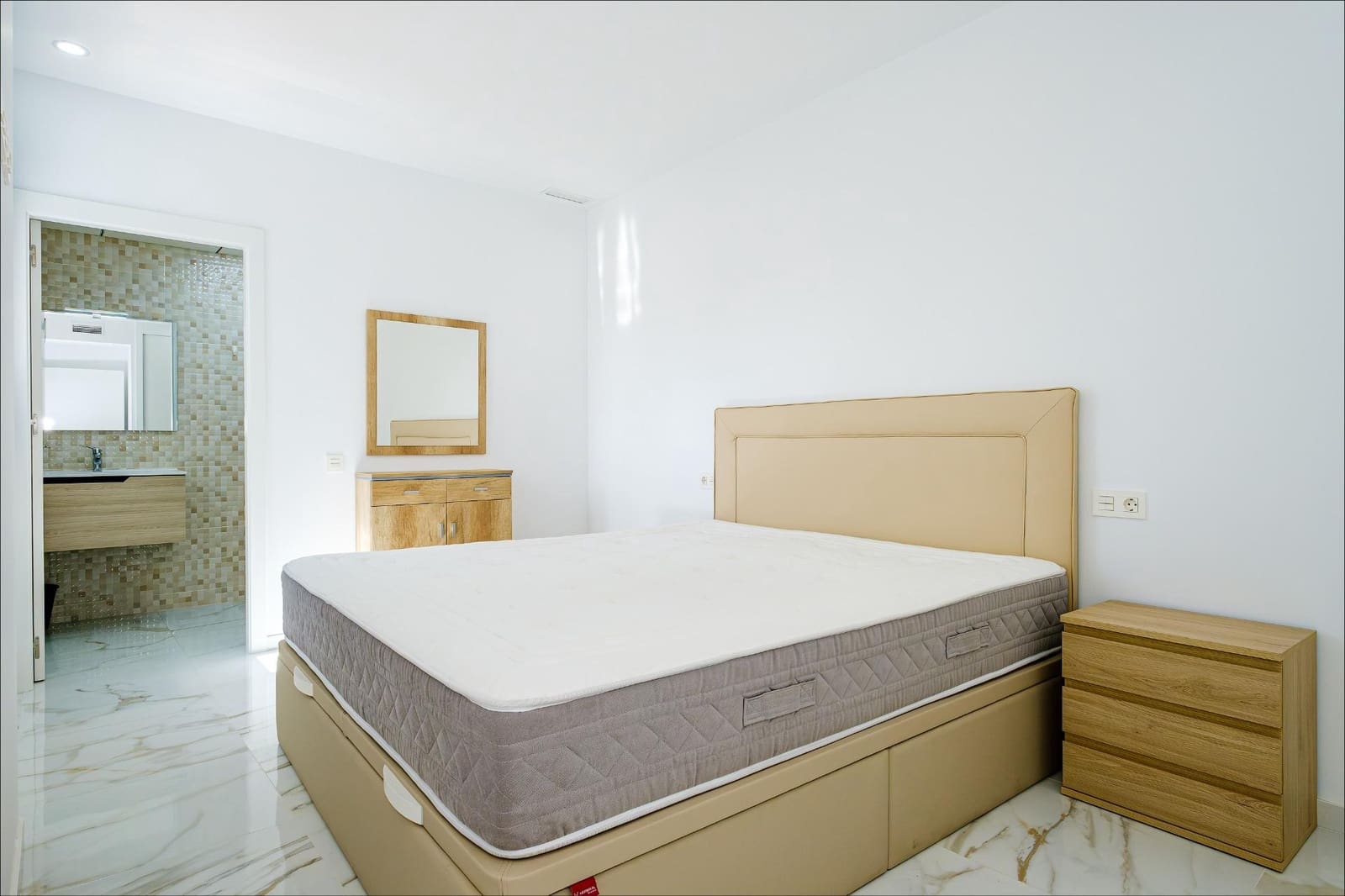 Ático de 4 habitaciones en Torrevieja en venta - 574.900 € (Ref: 10051186)