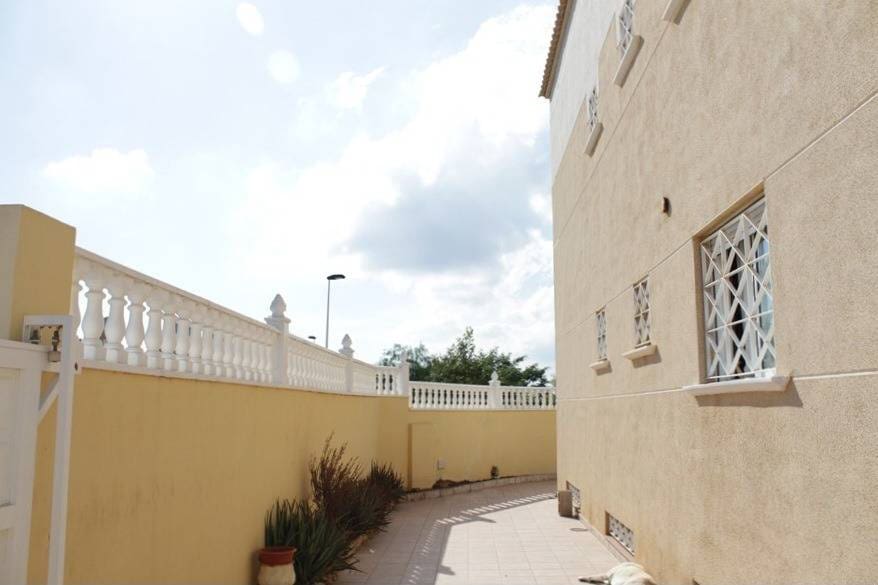 6 slaapkamer Villa te koop in Torrevieja met zwembad - € 539.000 (Ref: 10051210)