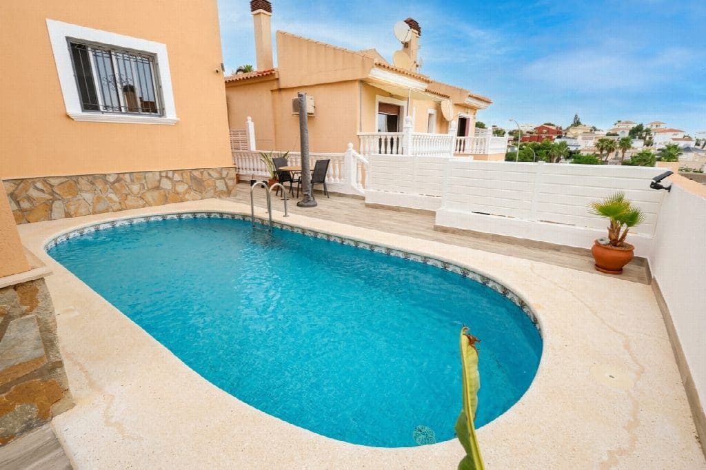 5 slaapkamer Villa te koop in San Miguel de Salinas met zwembad garage - € 385.000 (Ref: 10051234)