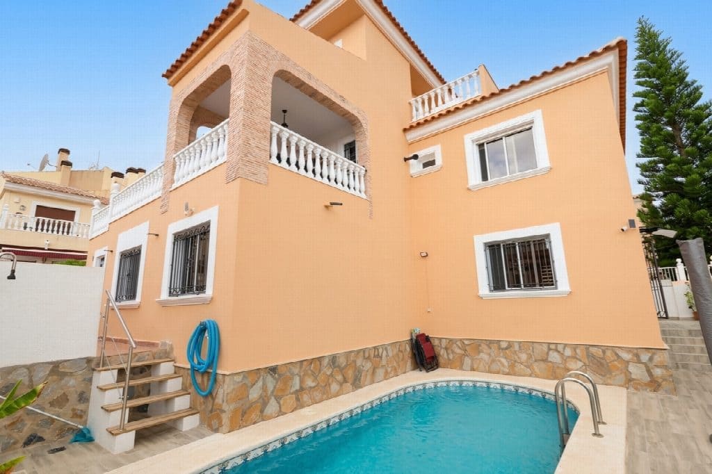 5 slaapkamer Villa te koop in San Miguel de Salinas met zwembad garage - € 385.000 (Ref: 10051234)